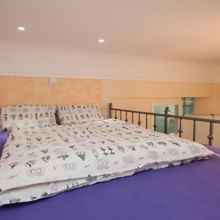 Studio In With Terrace Air Conditioning Wi Fi Washing Machine أوباتيا