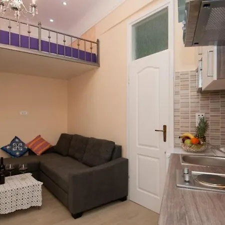 Studio In With Terrace Air Conditioning Wi Fi Washing Machine شقة
